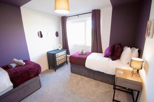 Кровать или кровати в номере Ideal Lodgings in Whitefield Radcliffe