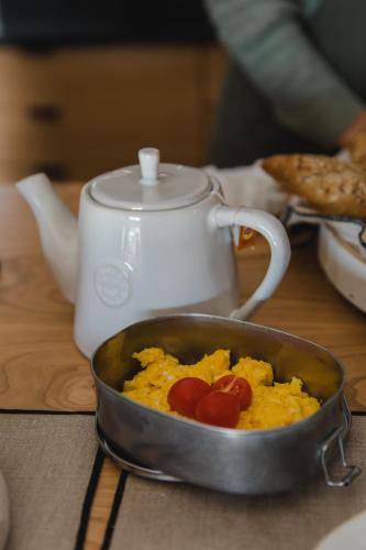 a pan of eggs and tomatoes on a table at TheVagar Countryhouse in Belmonte