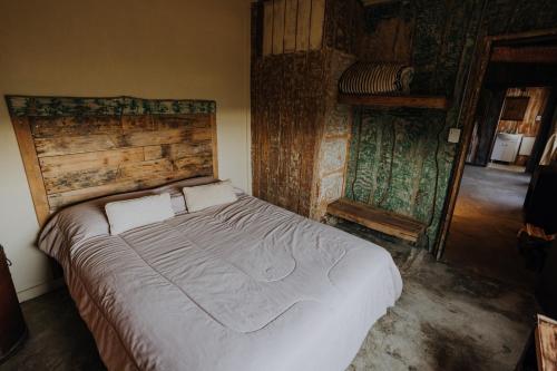 a bedroom with a large bed in a room at Cabañas en el Bosque a 5 minutos del mar - Estancia CH in Punta del Este