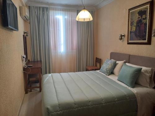 Ένα ή περισσότερα κρεβάτια σε δωμάτιο στο Hermes Delphi Hotel