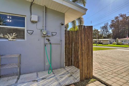 Zahrada ubytování Modern Seminole Home with Patio, 3 Mi to Beach!