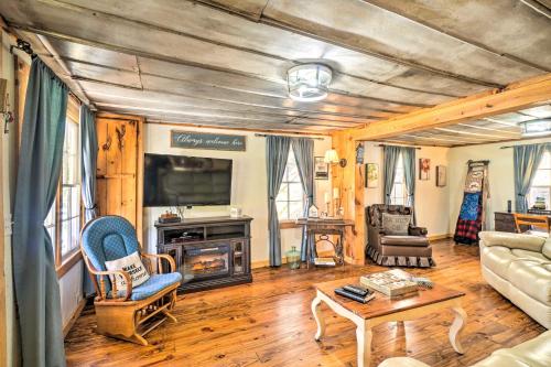 Rustic Robbinsville Cabin with Fire Pit! – Photos 5