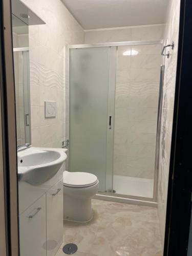 a bathroom with a shower and a toilet and a sink at Monlight Guest House in Rome