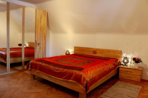 a bedroom with a large bed and a mirror at Well Ranch in Edelschrott