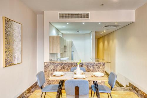 a dining room with a table and chairs at LOFTS by Elegant Hospitality in Cairo
