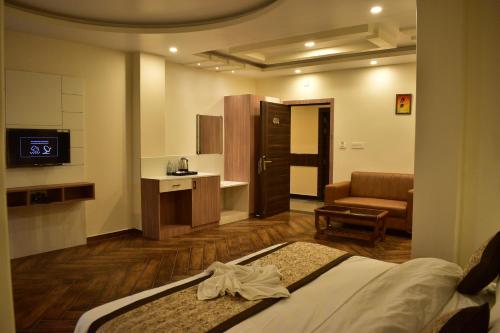 a hotel room with a bed and a kitchen at HOTEL MONTANA VYOO in Namchi