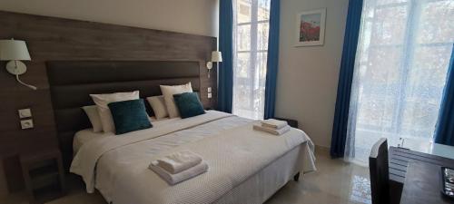 Postel nebo postele na pokoji v ubytování SQUARE HOTEL