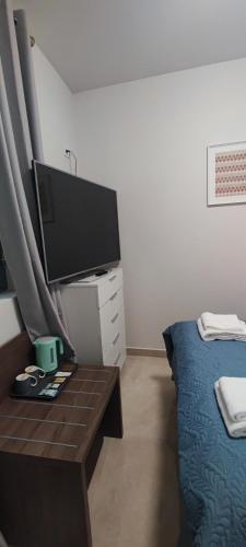 Una cama o camas en una habitación de SQUARE HOTEL