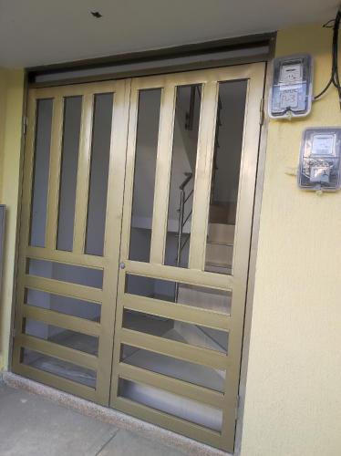 a garage door with a gate on the side of a building at Apartamento portal del prado in Santa Rosa de Cabal