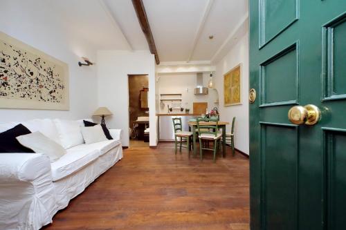 A bed or beds in a room at YCH-Pretty flat close pantheon
