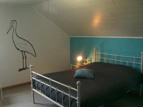 Tempat tidur dalam kamar di Gîte Les Framboisiers
