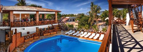 an overhead view of a resort with a swimming pool at Vila Jeri Hotel in Jericoacoara