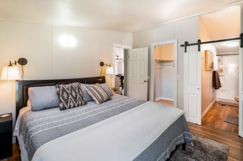 a bedroom with a large bed in a room at Renovated Bungalow Getaway in Philomath