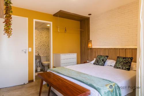 A bed or beds in a room at Taíba Beach Resort - Apartamento Encantador!