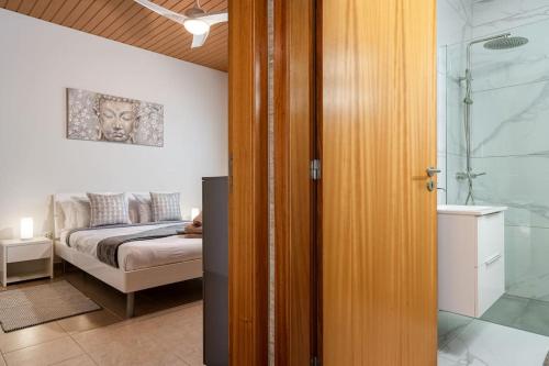 Marina View Apartment - Pool & stunning ocean view photo 3