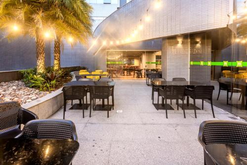 Ibis Styles Belém Hangarにあるレストランまたは飲食店