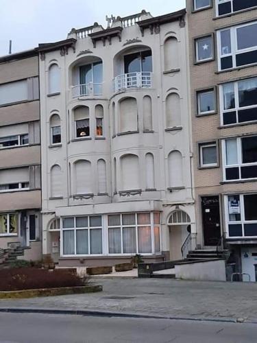 El edificio en el que está el departamento