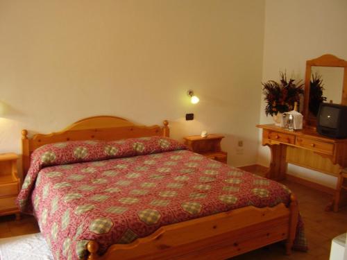 En eller flere senge i et værelse på Hotel La Fattoria