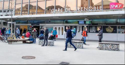 Επισκέπτες που μένουν στο Gold Europole-Gare