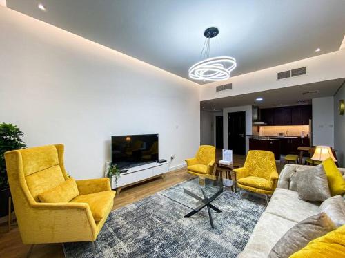 Modern Chic 1 Bedroom Apartment – Discovery Gardens