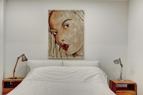 Katil atau katil-katil dalam bilik di Modern Suites in NDG