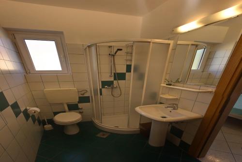 Koupelna v ubytování Vis a Vis Apartments