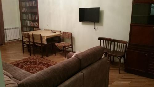 TV tai viihdekeskus majoituspaikassa Apt in Yerevan, Armenia