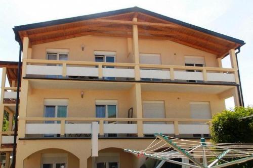 Το κτήριο όπου στεγάζεται  το διαμέρισμα