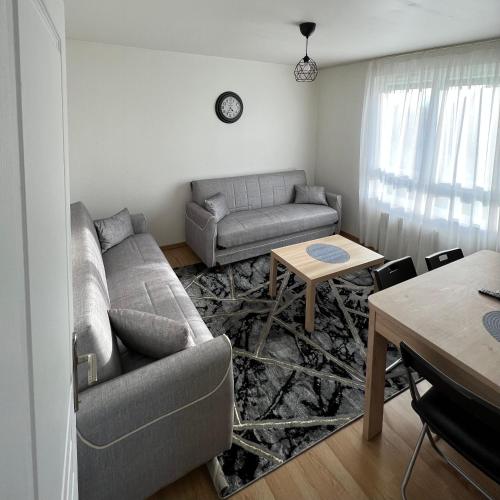Maison pour 13 personnes Proche de Paris CDG Salon Villepinte