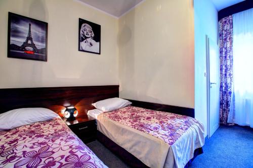 Кровать или кровати в номере Hostel Evotel