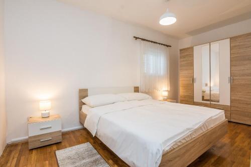 Postel nebo postele na pokoji v ubytování Apartments Napros