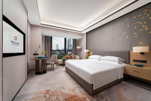 Katil atau katil-katil dalam bilik di Projoy Hotel Tianfu