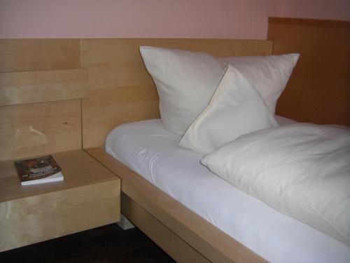 Postel nebo postele na pokoji v ubytování AKZENT Hotel Landgasthof Murrer