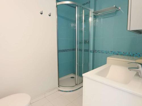 a bathroom with a glass shower and a sink at Appartement La Trinité-sur-Mer, 4 pièces, 6 personnes - FR-1-477-178 in La Trinité-sur-Mer