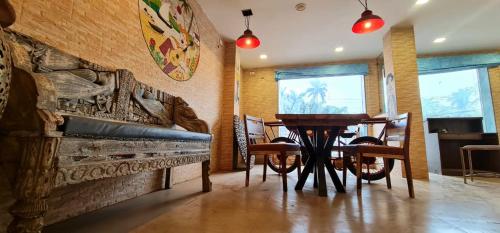 Posezení v ubytování Ronaldos Hotel & Restaurants Baga