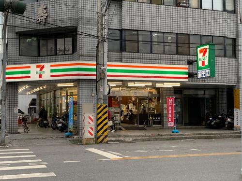 a store on the corner of a city street at Niuge Minsu Homestay in Yuli