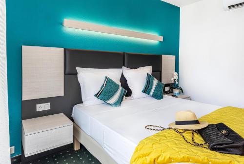 Postel nebo postele na pokoji v ubytování Hôtel Jardin Croisette