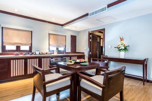 a kitchen and dining room with a table and chairs at Beyond Samui in Chaweng