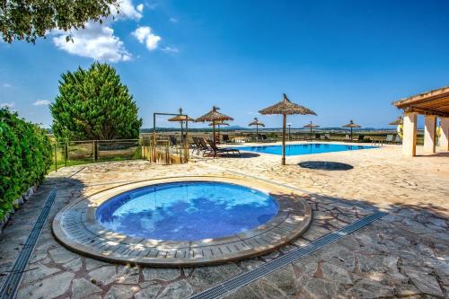 Bazén v ubytování Sa Franquesa Vella nebo v jeho okolí