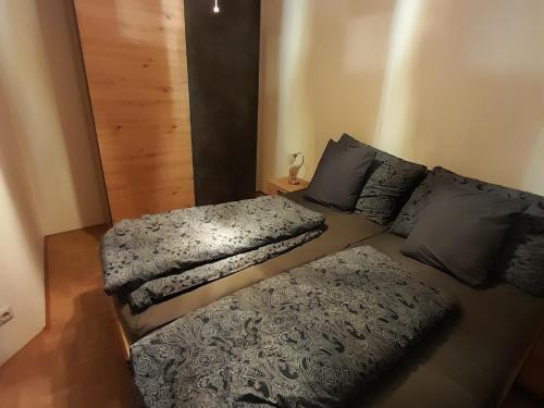 two beds in a small room with at Ferienwohnung Paul in Bad Reichenhall