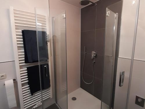 Bilik mandi di Ferienwohnung Paul