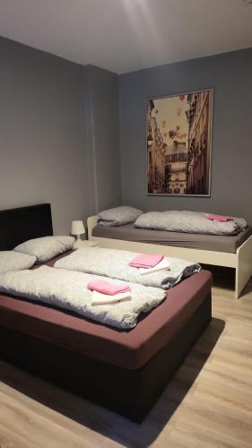 two beds in a room with pink towels on them at Flensburg Strandnah in Flensburg
