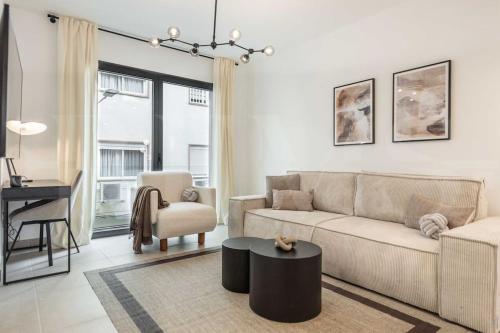 Modern apartment with patio & parking REMS