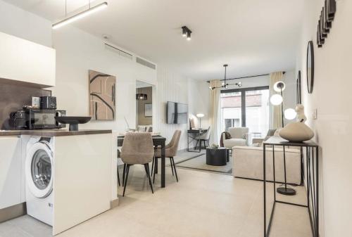 Modern apartment with patio & parking REMS