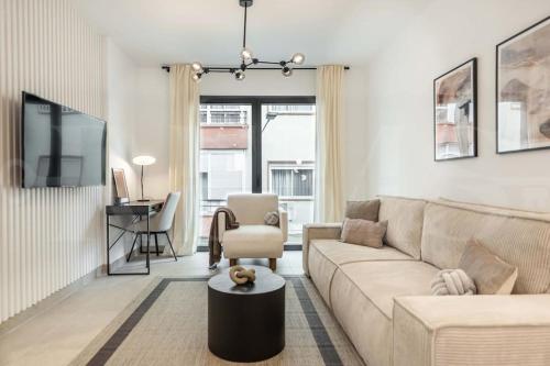 Modern apartment with patio & parking REMS