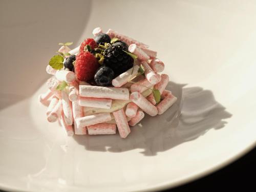 a dessert with fruit on a white plate at Liostasi in Ios Chora