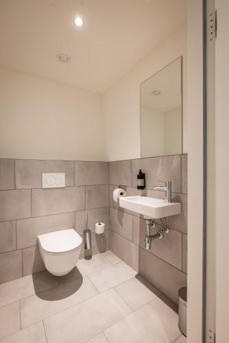 Bilik mandi di Alp Living Apartments Self-Check In
