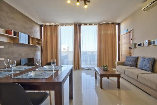 Radiant Sliema Apartments & Penthouse with Jacuzzi