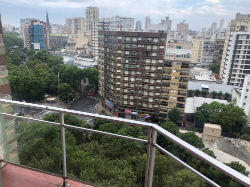 - Balcón con vistas a la ciudad en Diagonal depto 3 ambientes zona centro en Mar del Plata