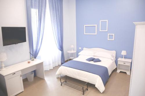 Кровать или кровати в номере La Baia Di Partenope
